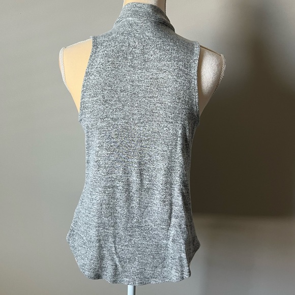 Express sleeveless gray choker collared top - Picture 3 of 5